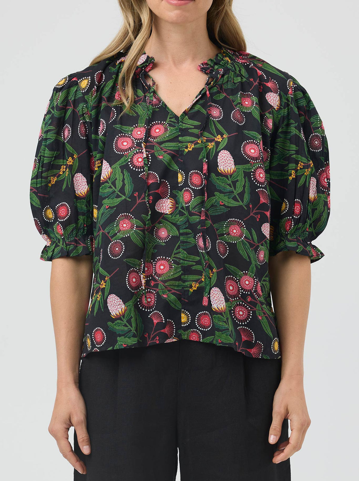 CAKE TIE NECK BLOUSE