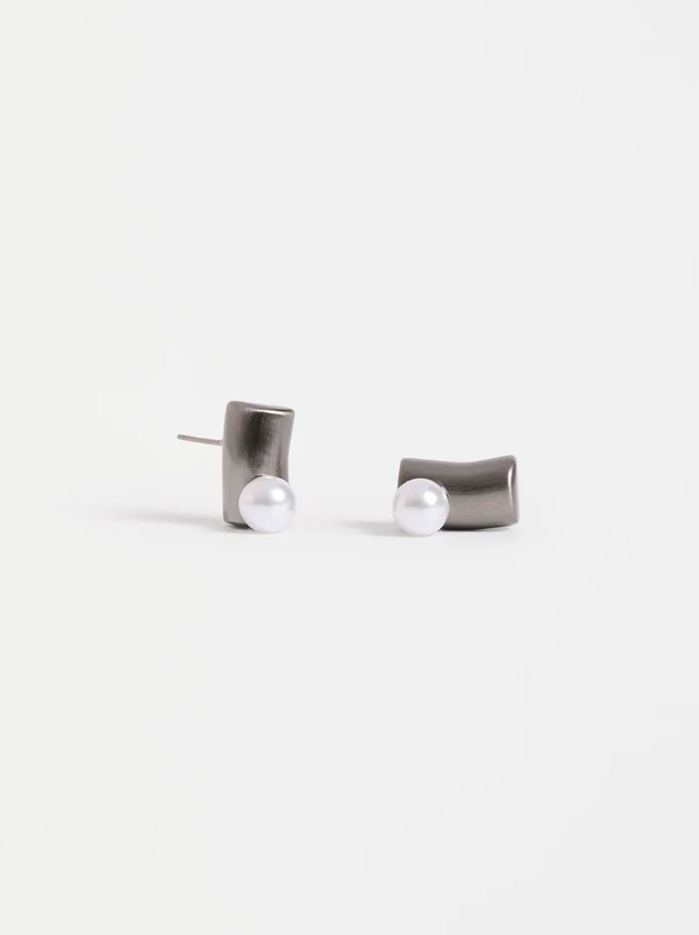 ELK AHAS STUD EARRING