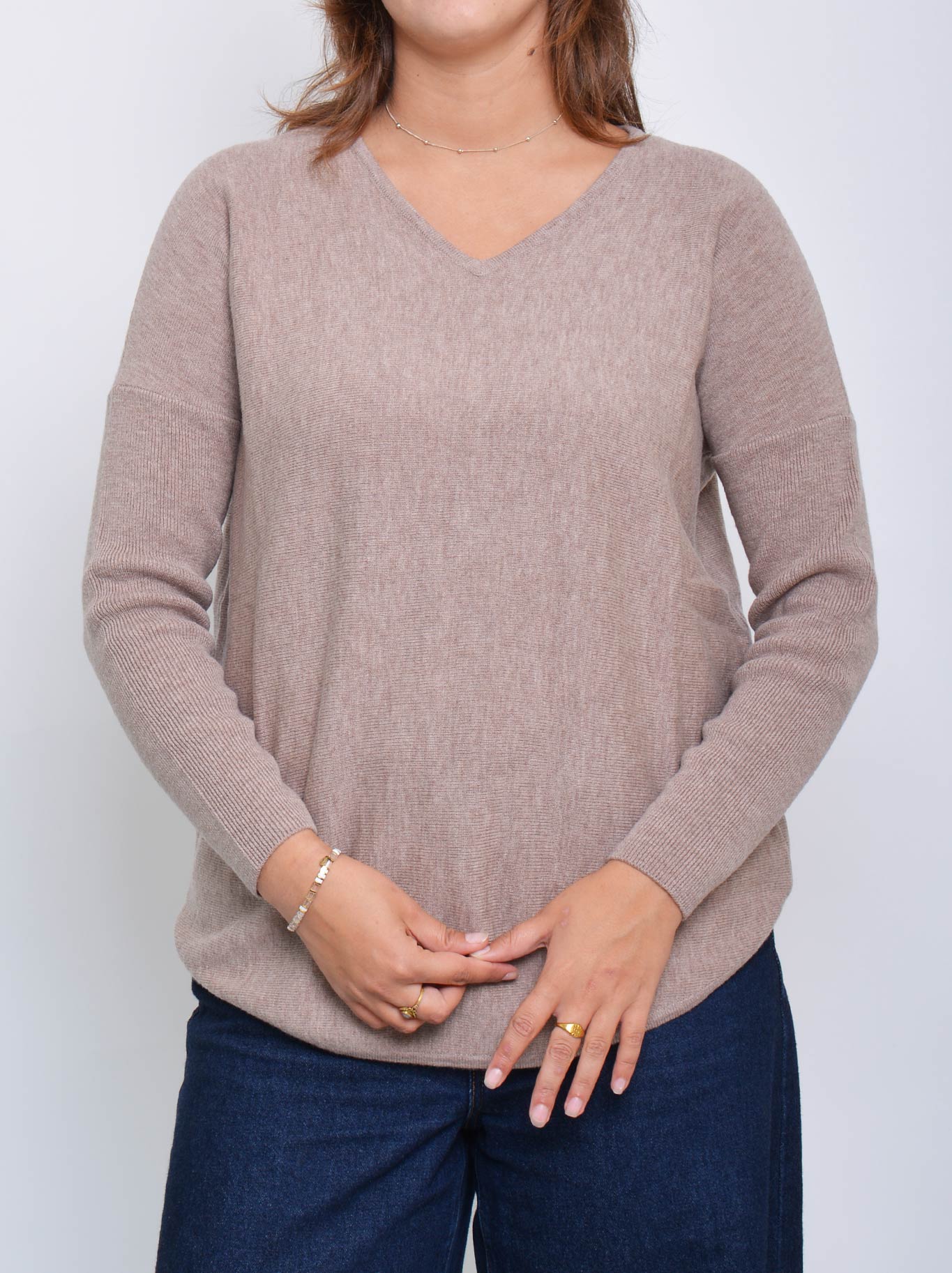 JAMES MELBOURNE CURVED HEM VEE NECK