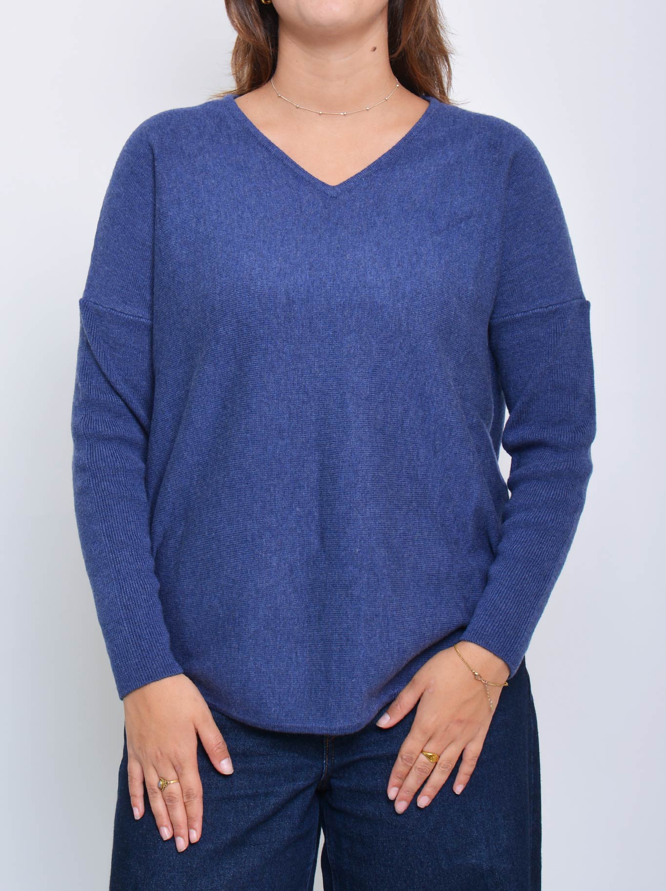 JAMES MELBOURNE CURVED HEM VEE NECK