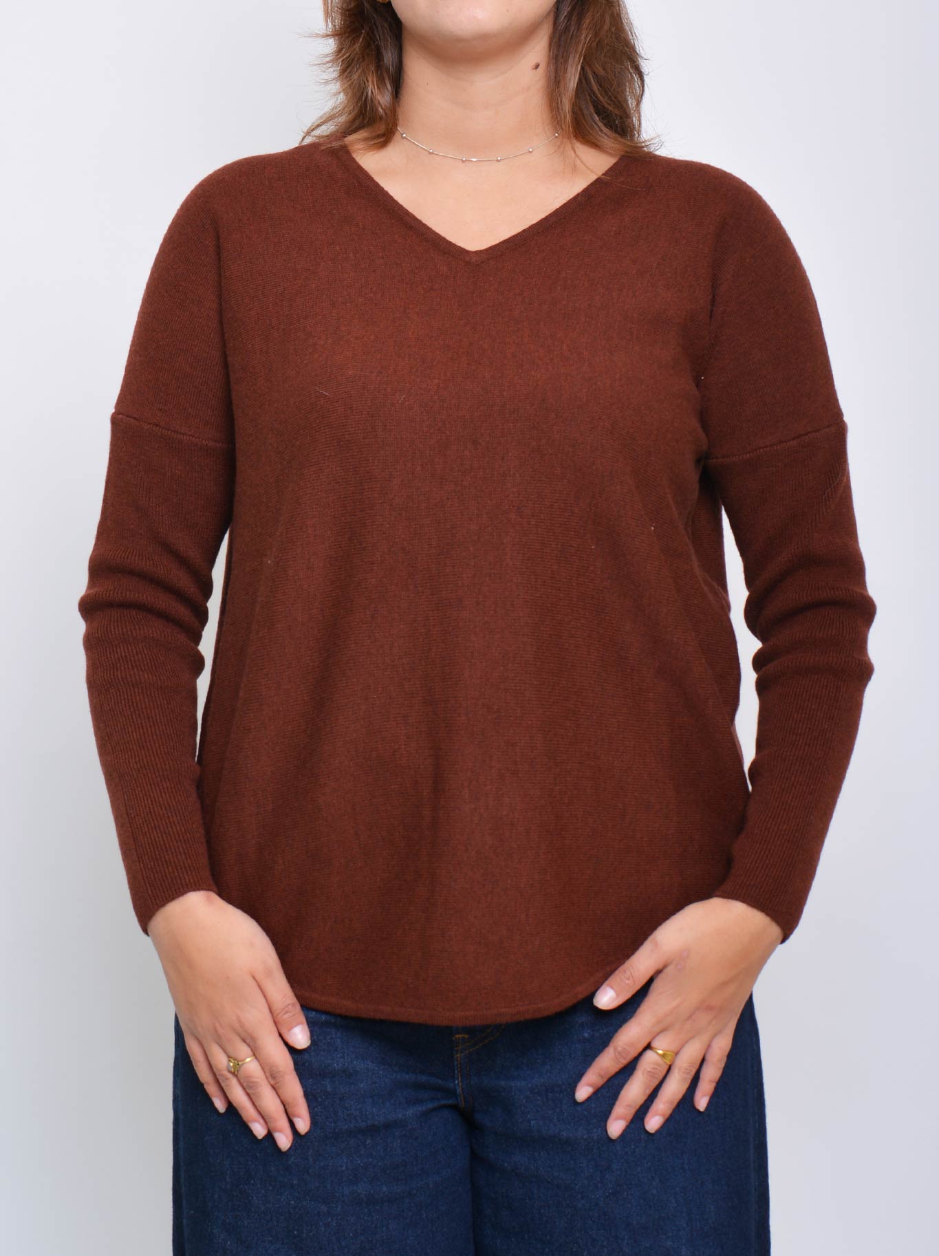 JAMES MELBOURNE CURVED HEM VEE NECK