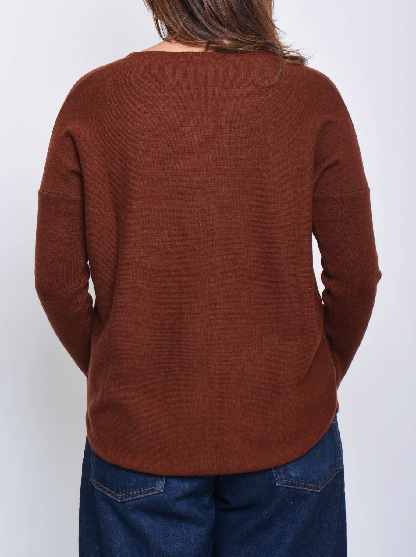JAMES MELBOURNE CURVED HEM VEE NECK