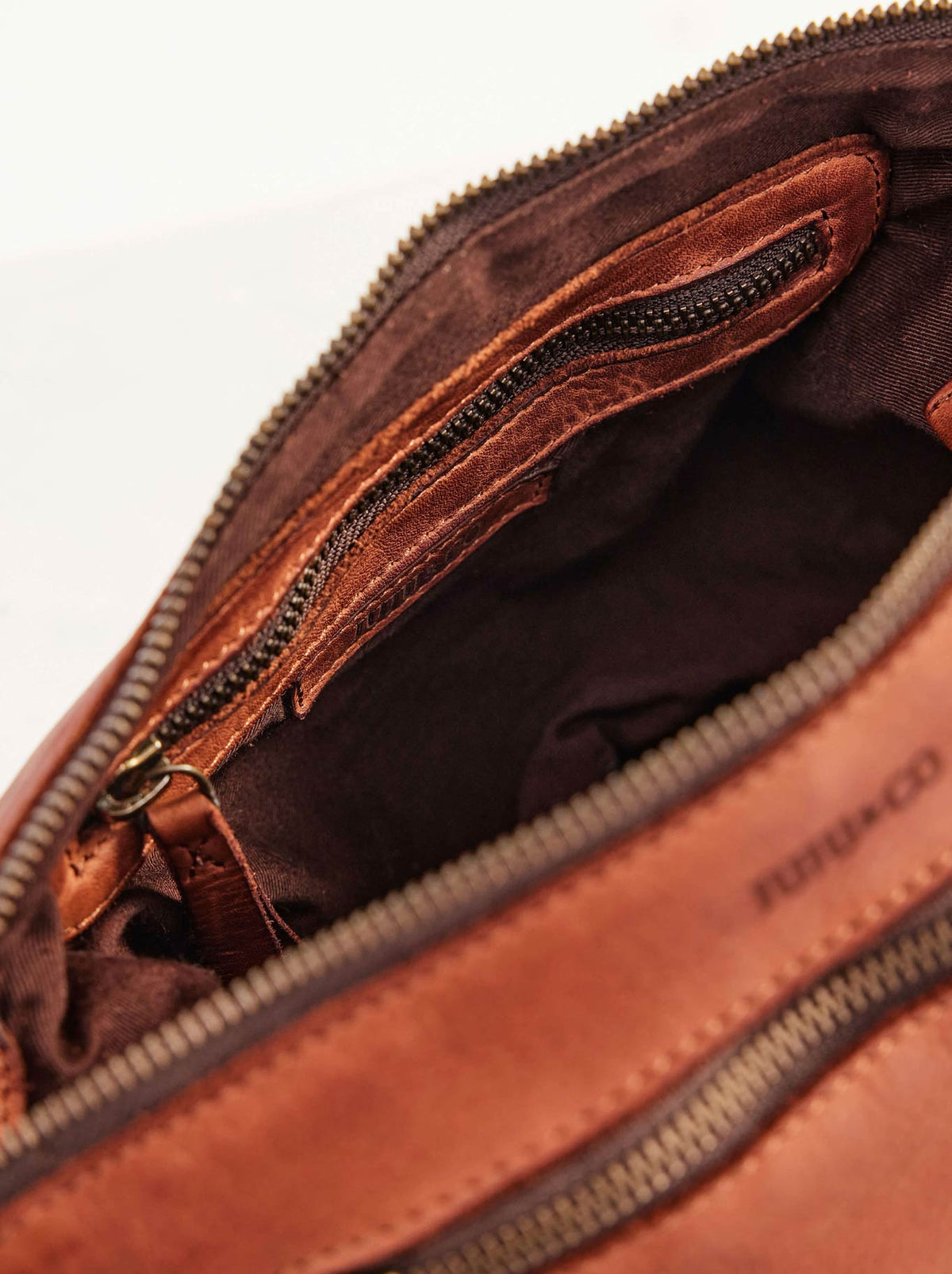 JUJU & CO ESSENTIAL POUCH
