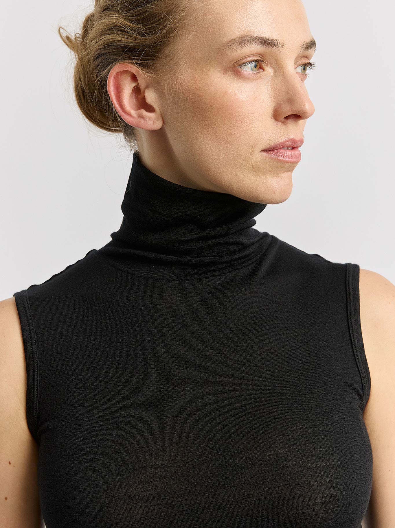 TOORALLIE SLEEVELESS ROLL NECK