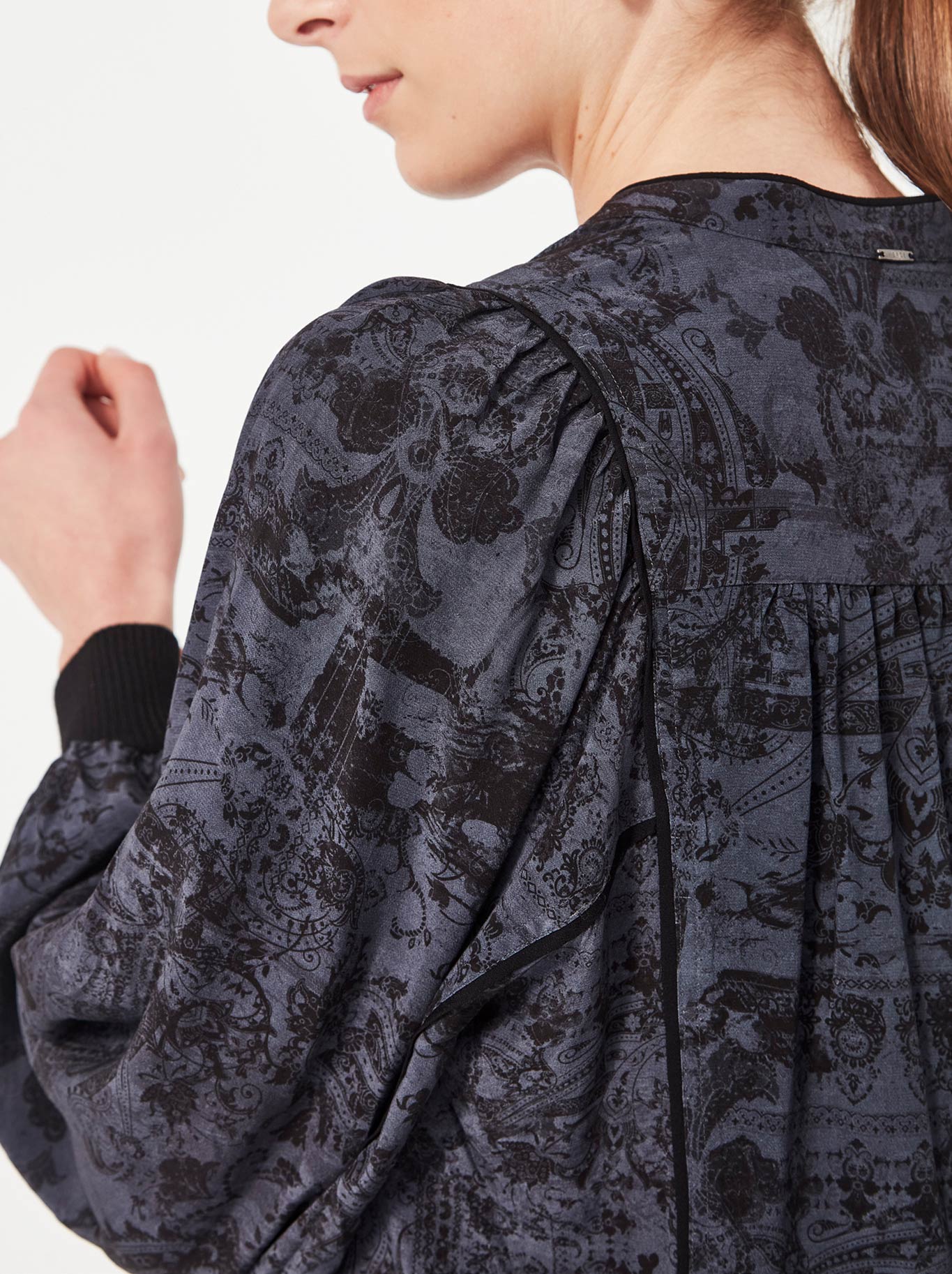 VERGE RIOT BLOUSE